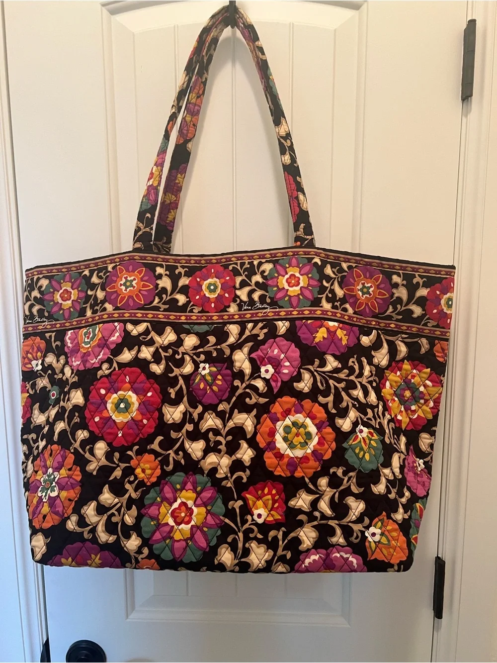 Vera Bradley Suzani Holiday Tote with Matching Makeup Bag 16”x14”x8” - Picture 2 of 11